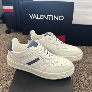 Authentic Valentino Leather Low Sneakers Size 41 • Brand New •